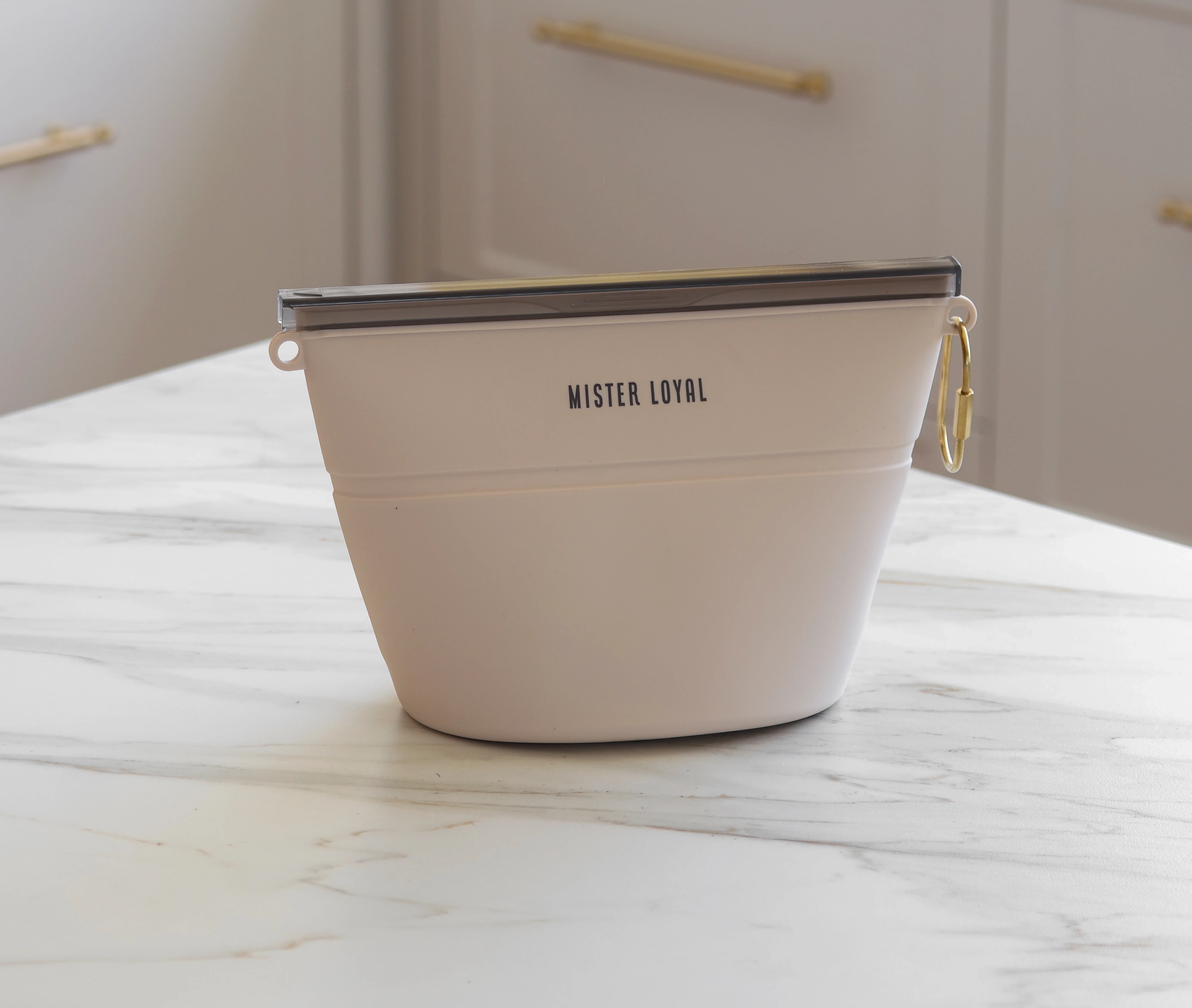 The first travel bowl built to store the food and serve it.