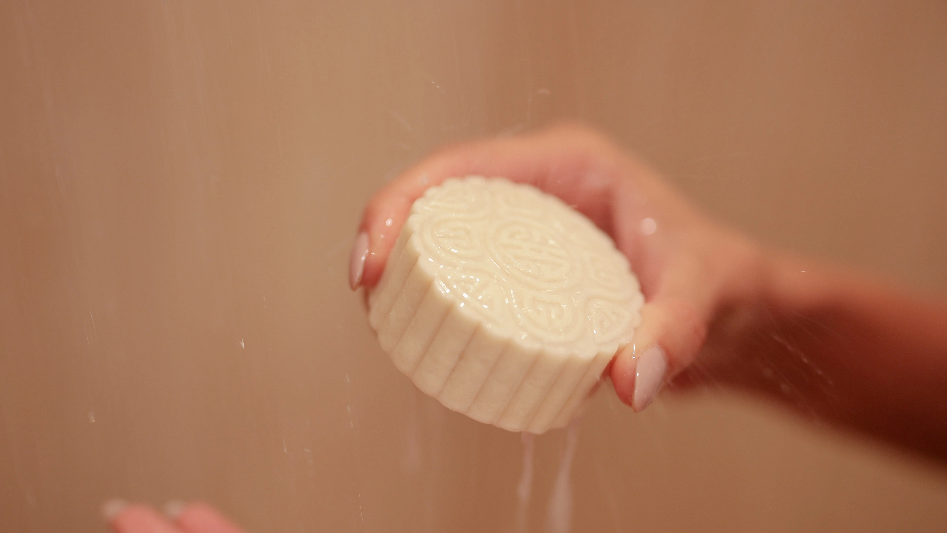 5 reasons women over 35 are ditching liquid shampoo for these rice water bars